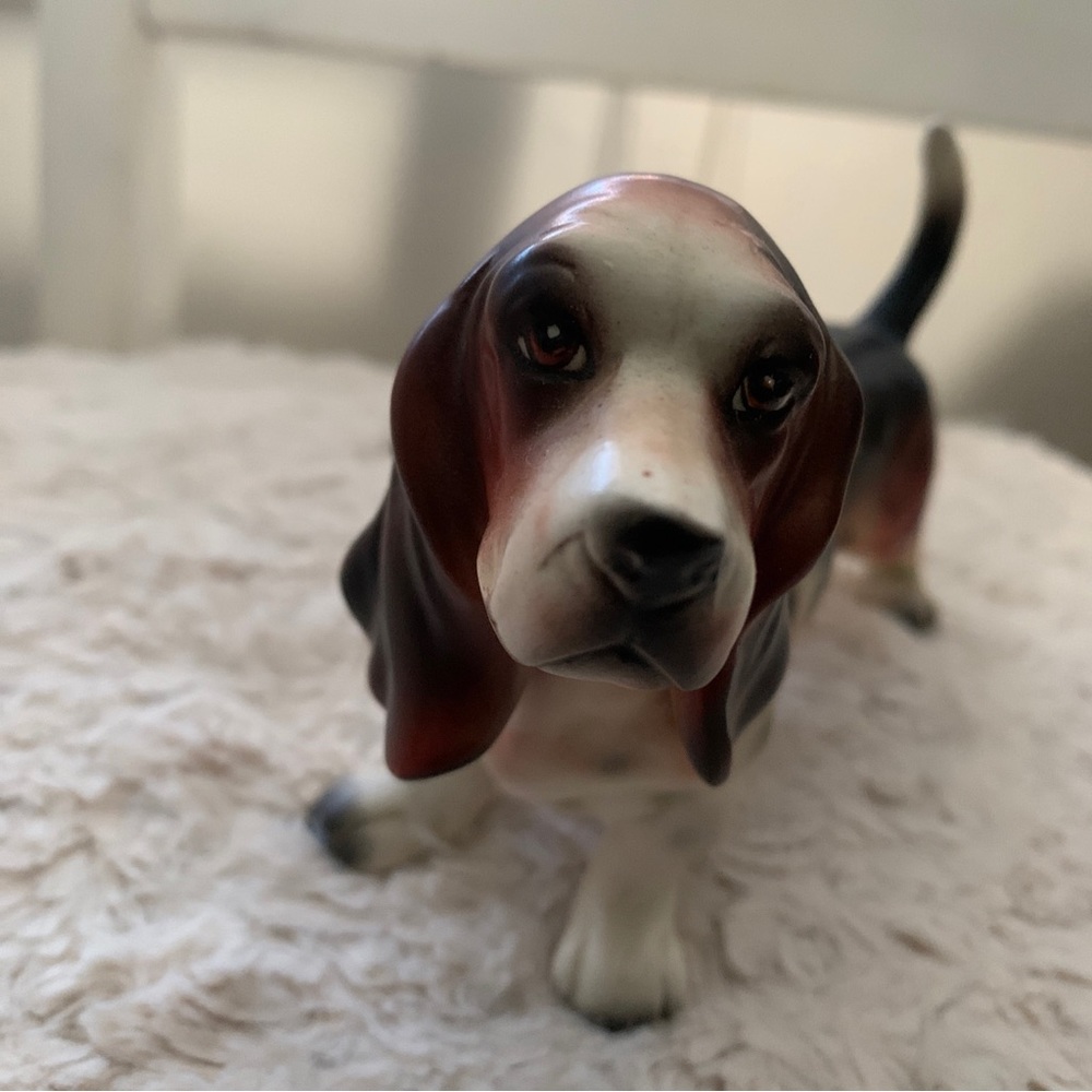 Vintage Basset Hound Ceramic Figurine Marked 7970 4” X 7” EC